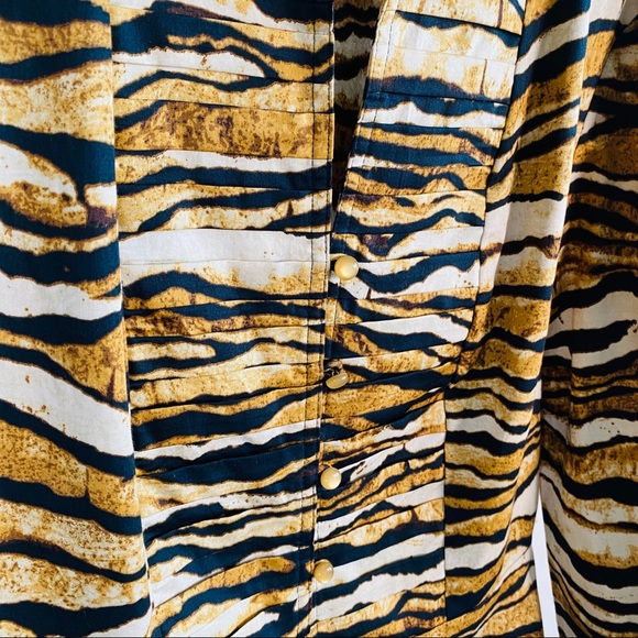 Tiger Print Pleated Front Mandarin Collar Long Sleeve Top Size M - Picture 5 of 10